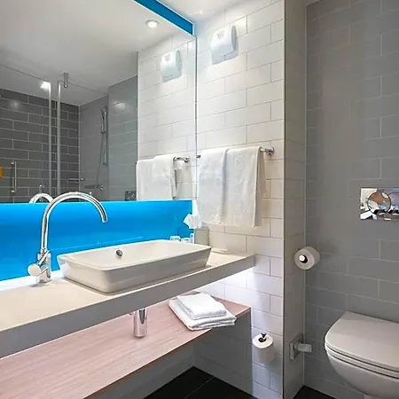 Отель Express By Ihg 3*